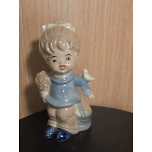 BRINNCO Figurine porcelain girl with flowers Flower pot blue white 4.5"